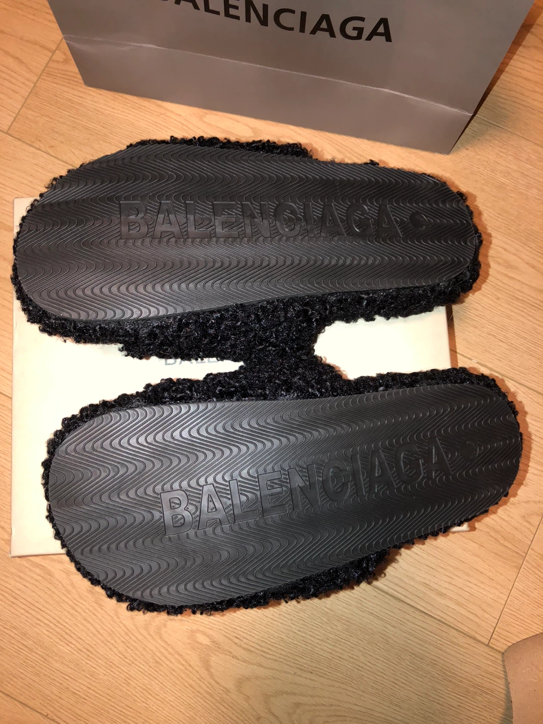 Balenciaga slides furry - photo 3