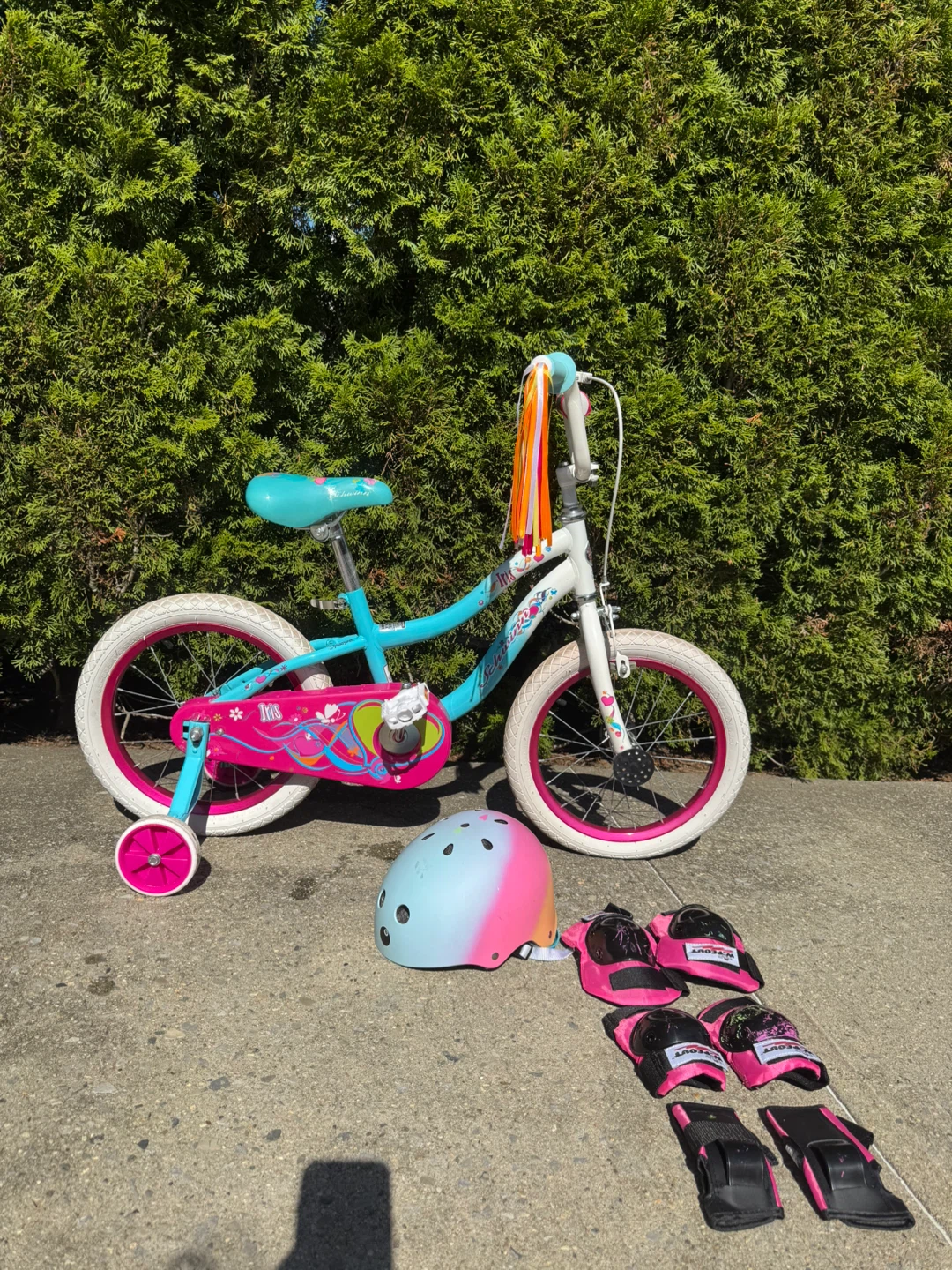 Schwinn Kids Bike with Helmet and Pads - photo 2