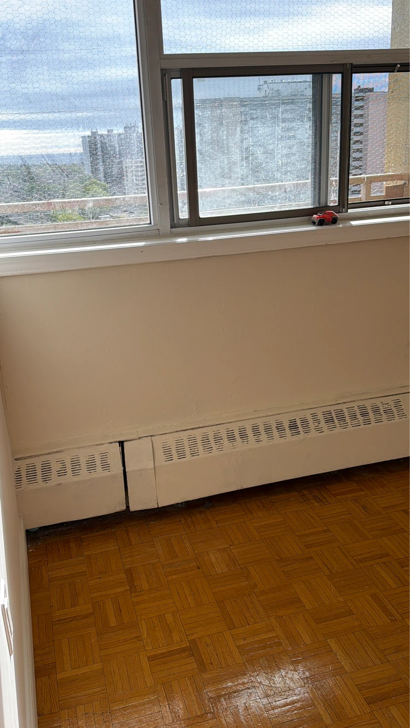 A room in 2 bedroom to rent.