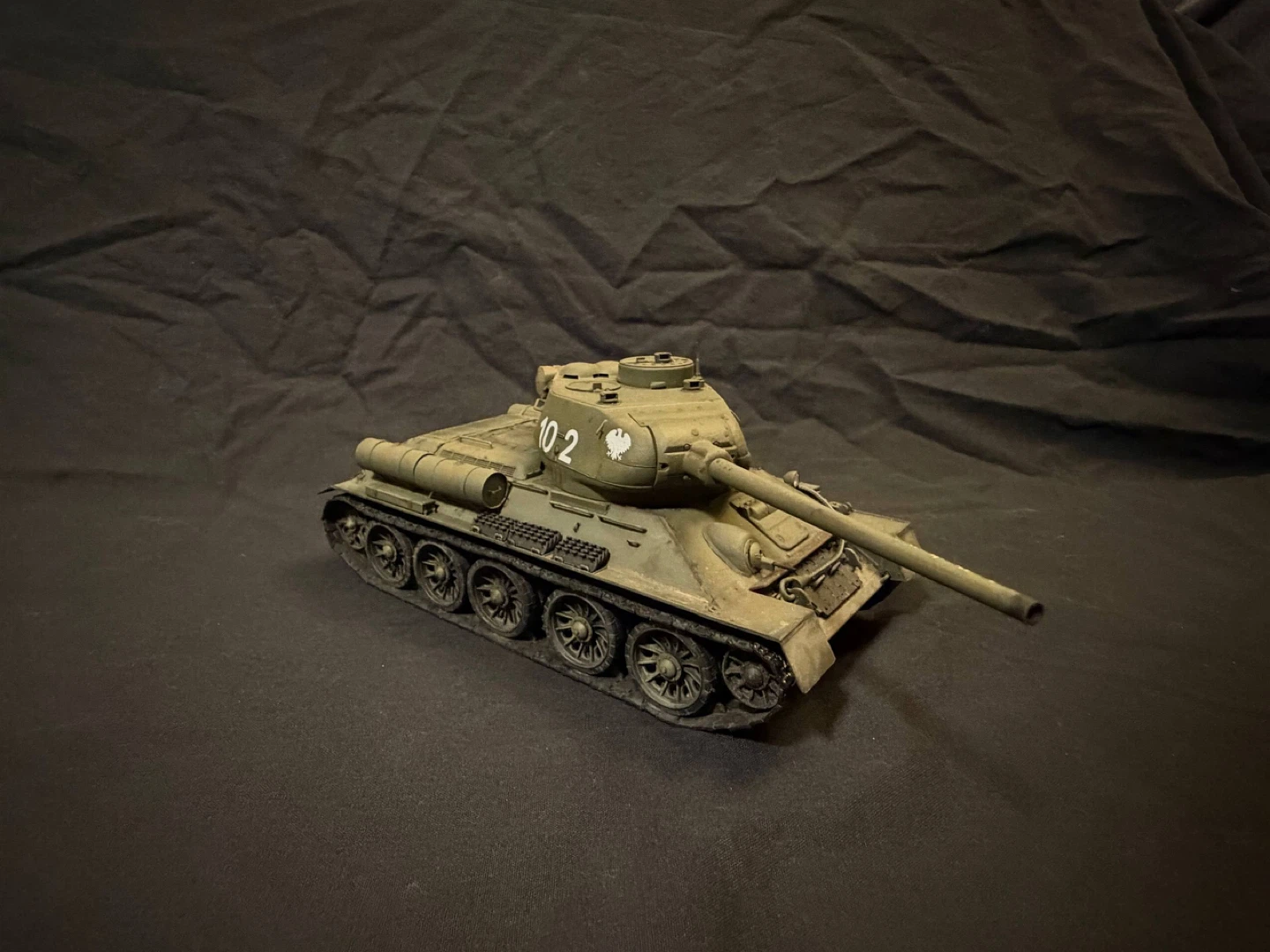 Assembling of scale models of AFVs