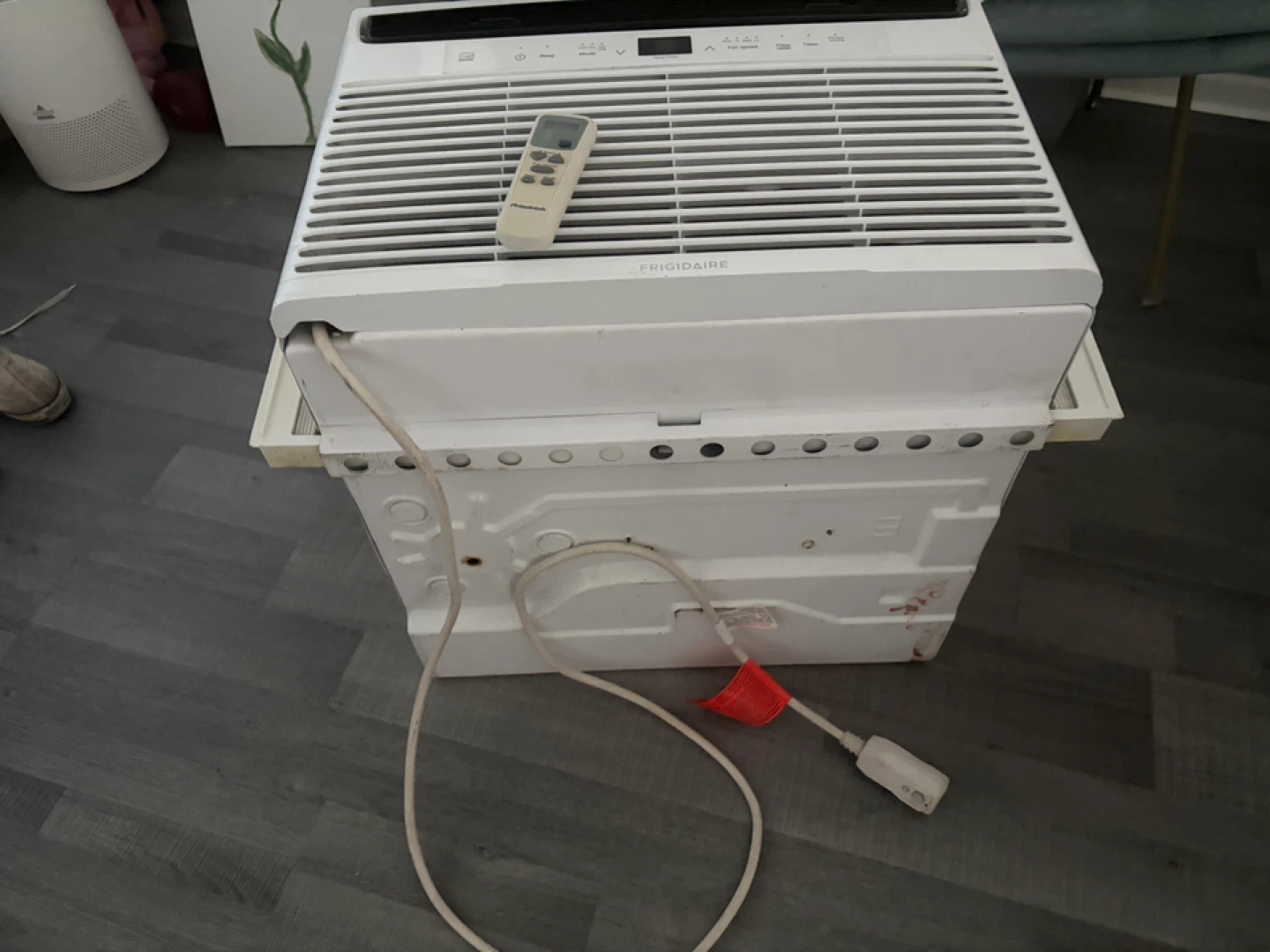 Frigidaire Window Air Conditioner with Remote - photo 2
