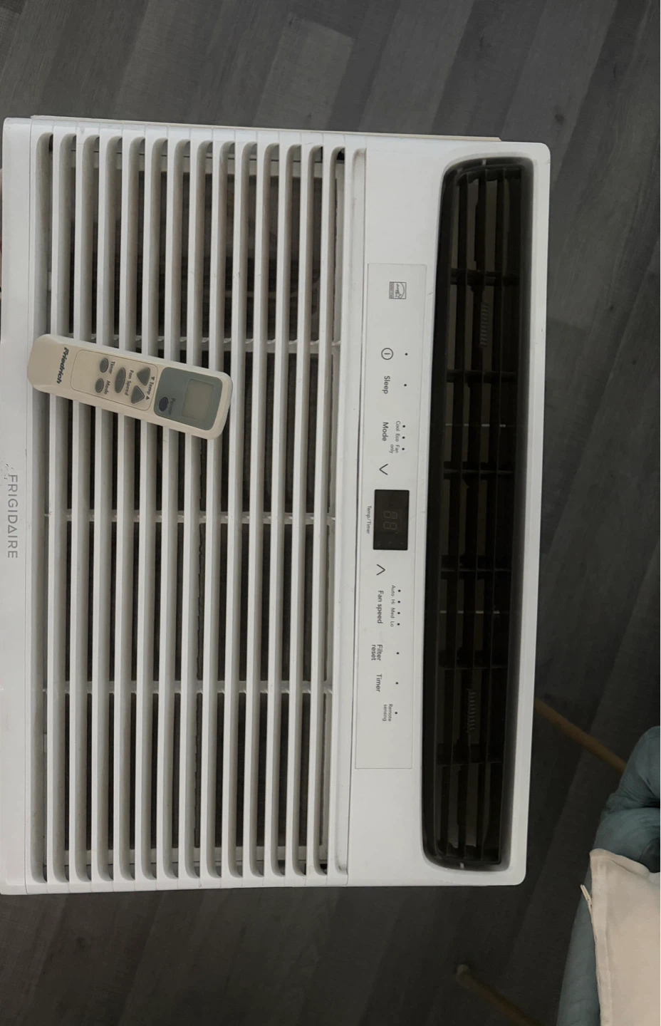 Frigidaire Window Air Conditioner with Remote - photo 3