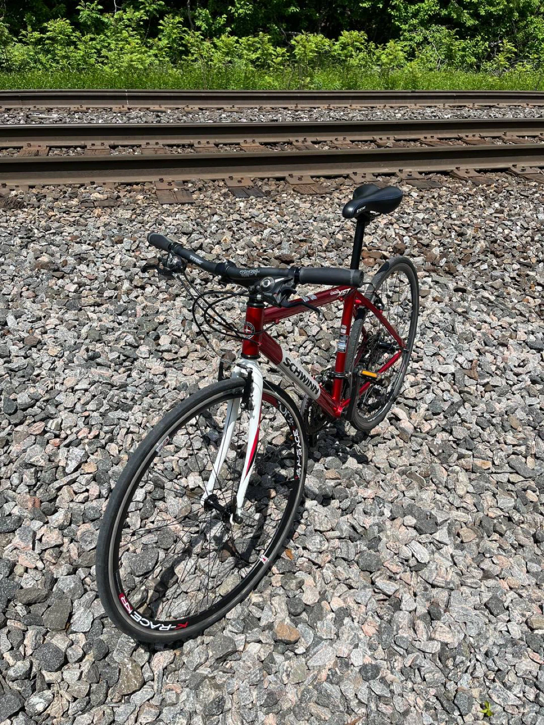 A Schwinn bicycle in perfect condition with low mileage. - photo 2