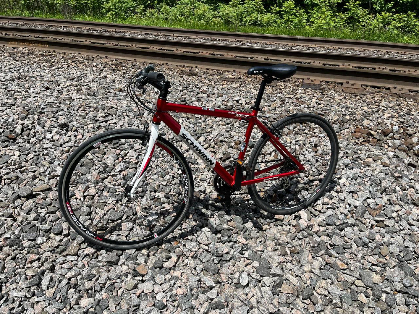 A Schwinn bicycle in perfect condition with low mileage. - photo 3