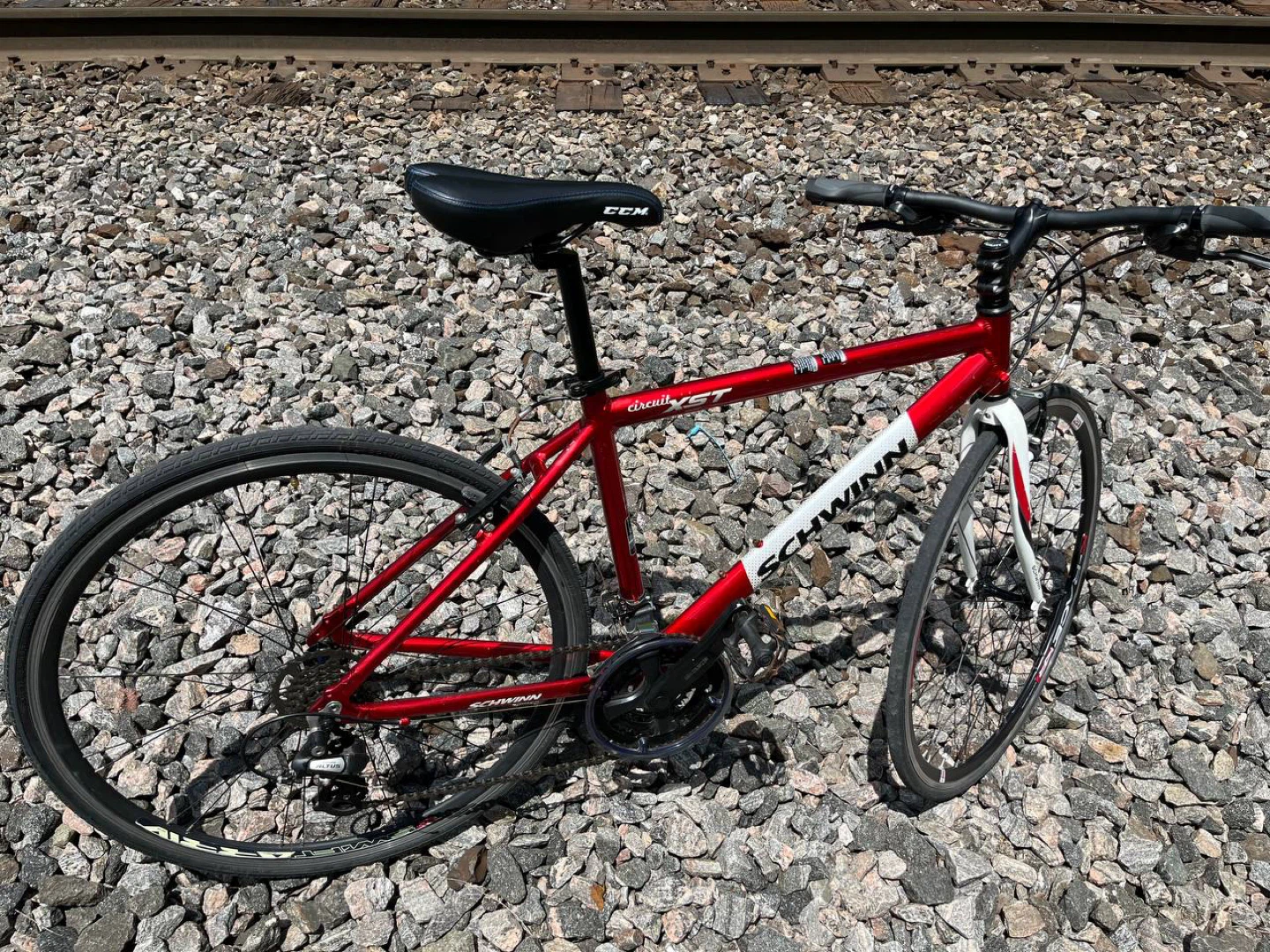 A Schwinn bicycle in perfect condition with low mileage. - photo 4