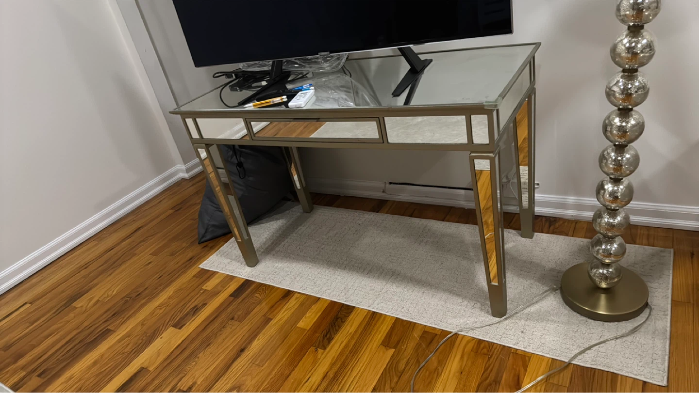 Mirrored Console Table and lamo