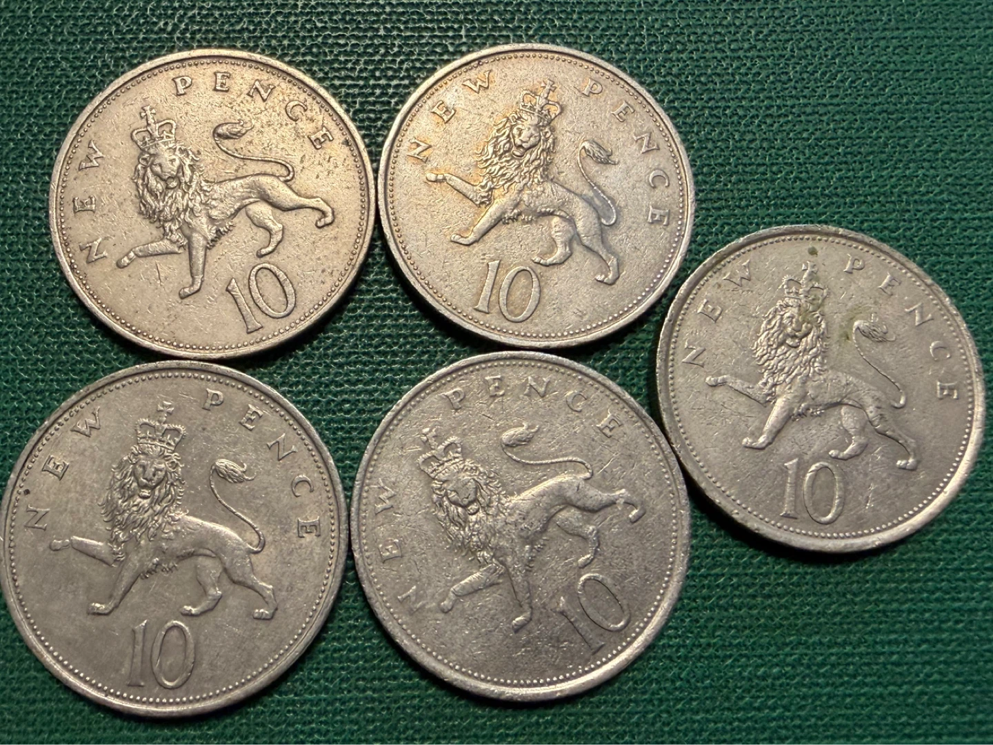 Collection of 5 British 10 Pence Coins (various years) - photo 2