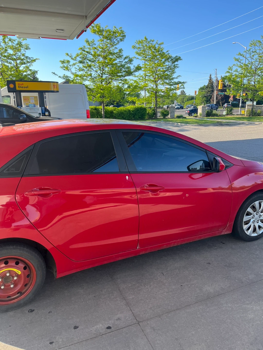 Red Hyundai Elantra GT - photo 3