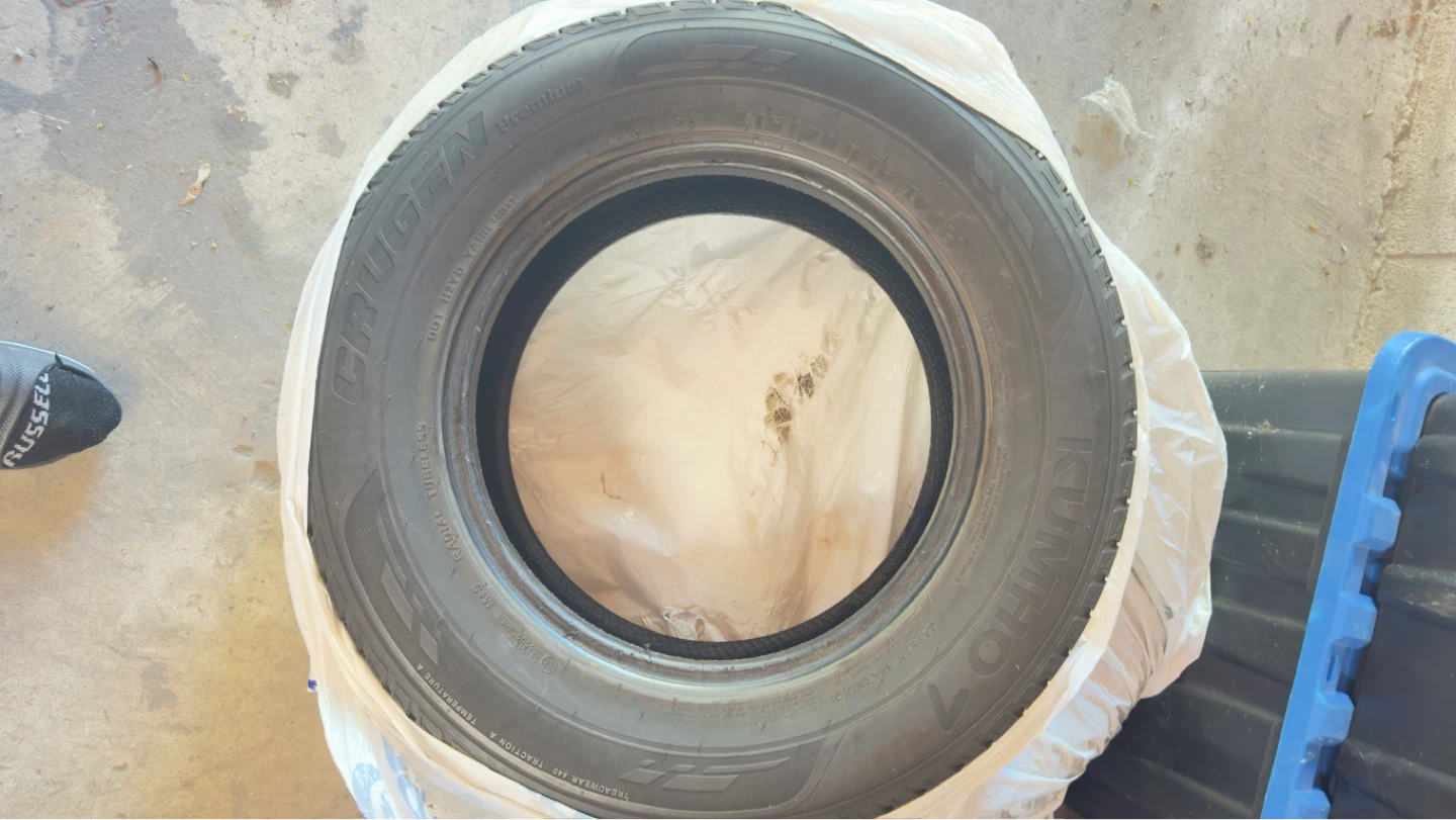 2 all season Tires 215/70R16 100H - photo 3
