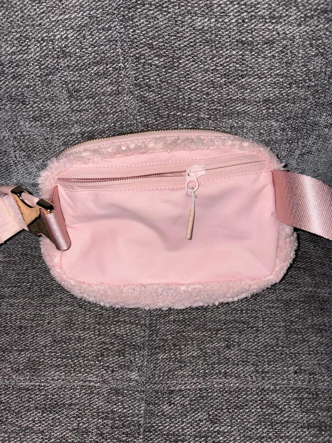 Lululemon Pink Sherpa Beltbag - photo 3