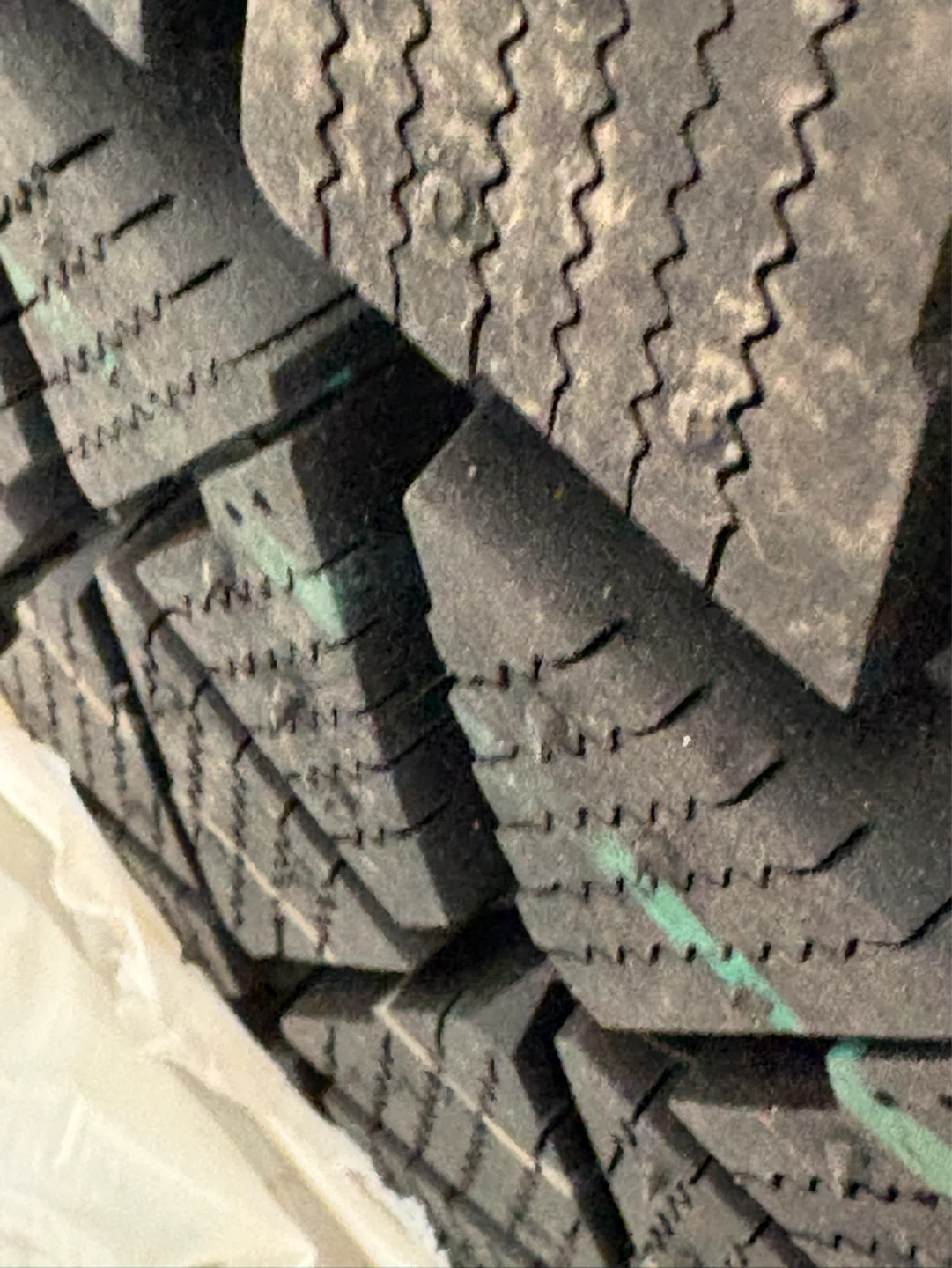 Bridgestone Blizzak Winter Tires 245/70R17 - photo 4