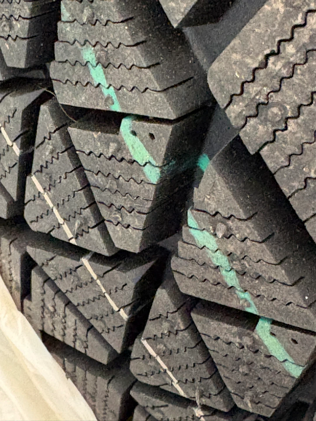 Bridgestone Blizzak Winter Tires 245/70R17 - photo 5