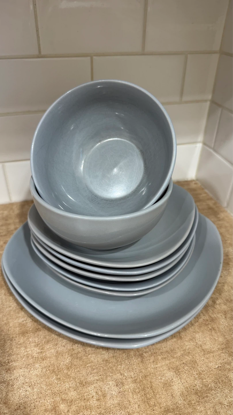 Set of White and Grey Dinnerware with Glass Pie Plate - photo 4