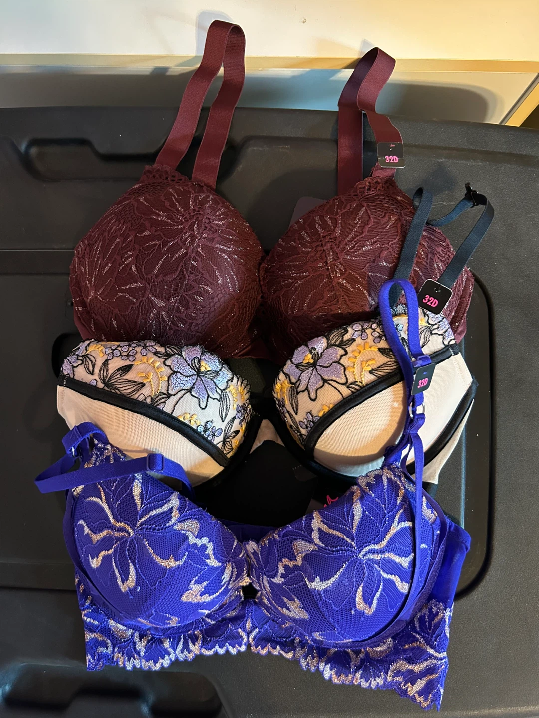 New La Senza Bras - 32D