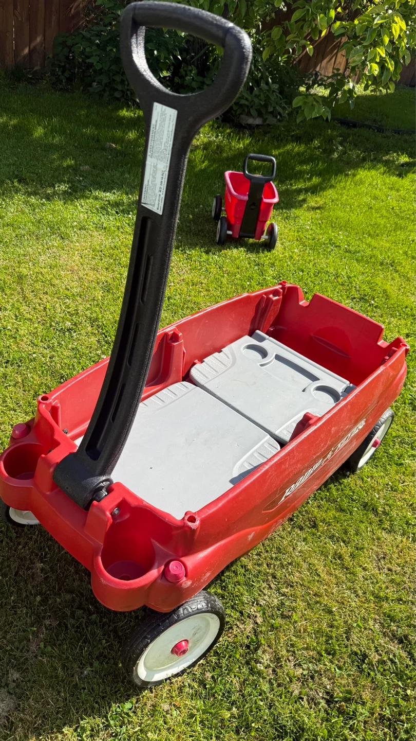 Radio Flyer Red Wagon with Seats check more pictures - photo 4