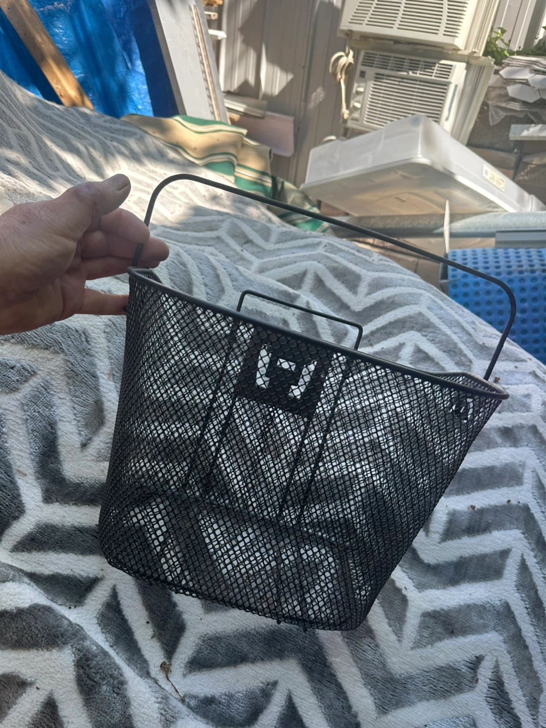 Black Metal Basket with Handle - photo 2