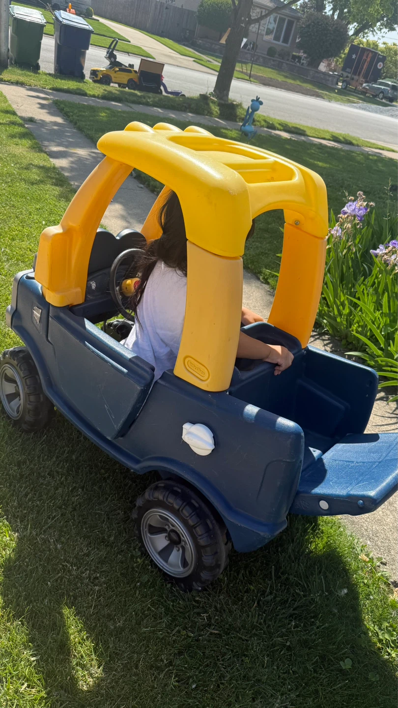 Little Tikes Truck Ride-On Toy check more pictures - photo 5