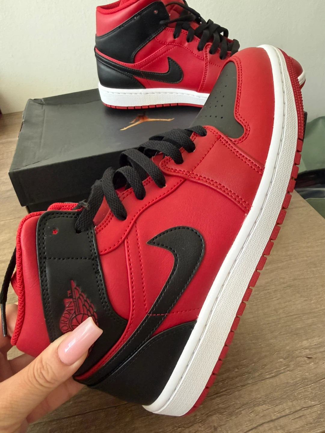MENS 9.5 Nike Air Jordan 1 Mid Red/Black-White - photo 4