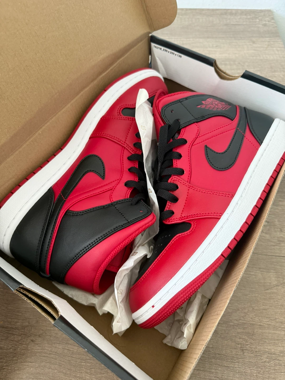 MENS 9.5 Nike Air Jordan 1 Mid Red/Black-White