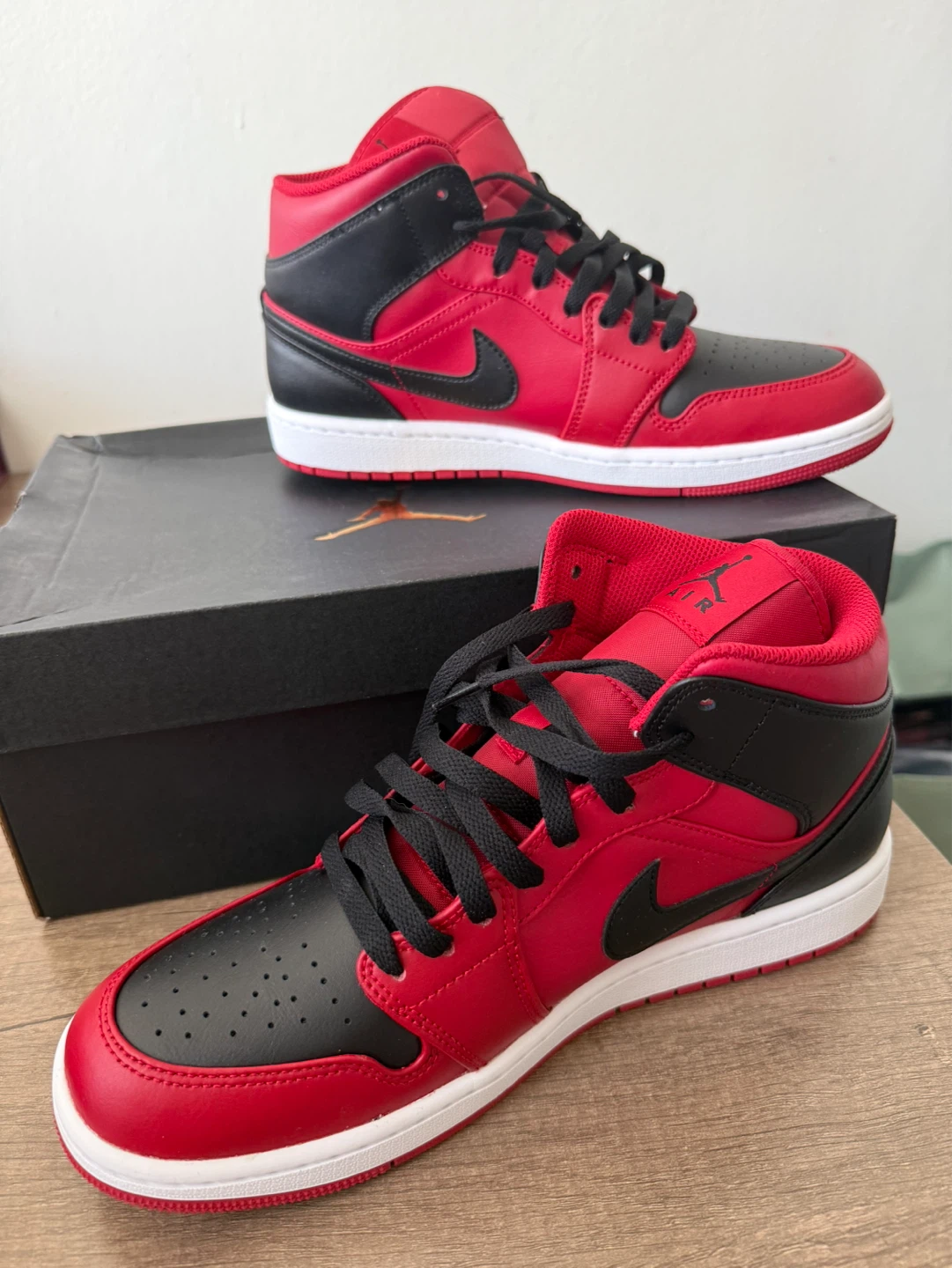 MENS 9.5 Nike Air Jordan 1 Mid Red/Black-White - photo 3