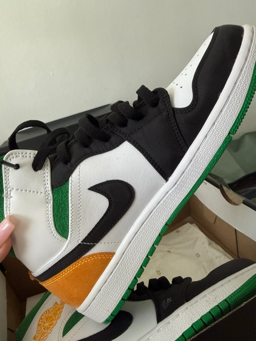 MENS 9 Nike Air Jordan 1 Mid SE Sneakers - photo 3