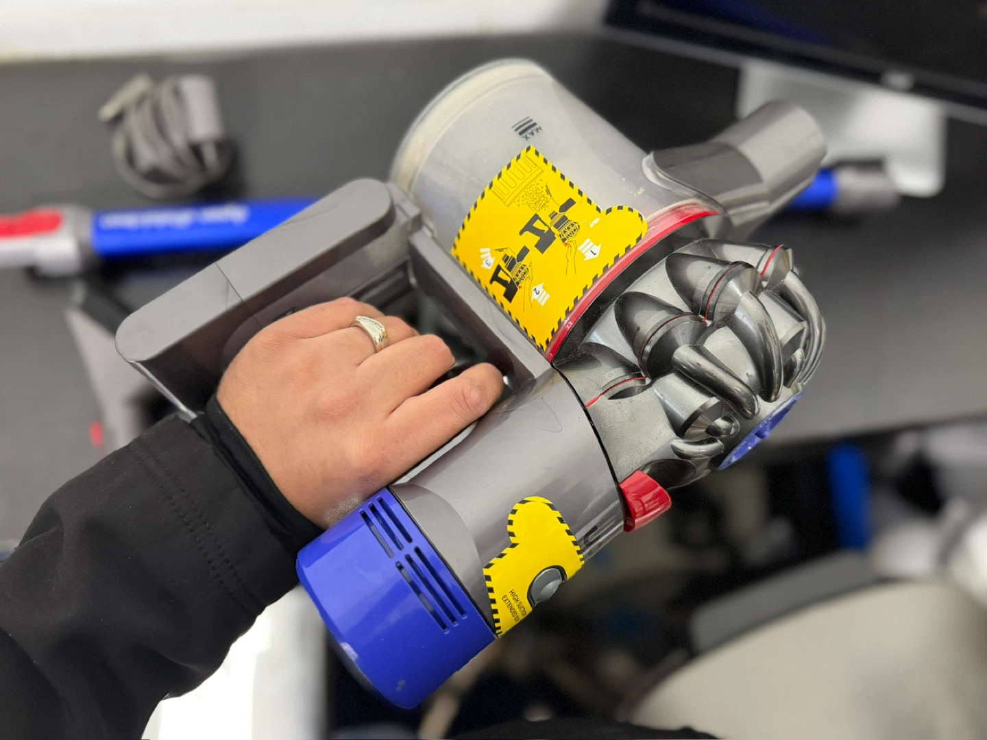 Dyson V8 Vacuum Cleaner with Accessories - photo 3
