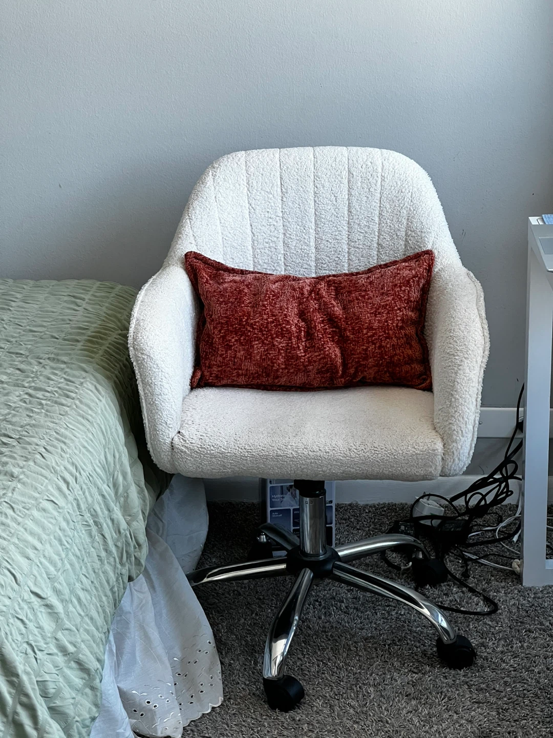 Cute cream Office Chair perfect for girl apartment - photo 2