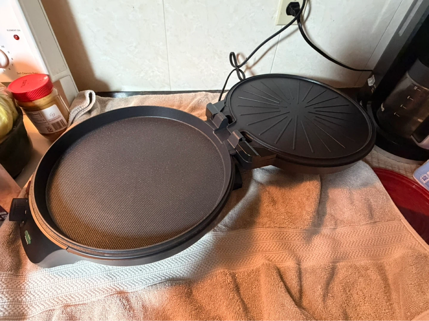 Pizza maker/ grill
