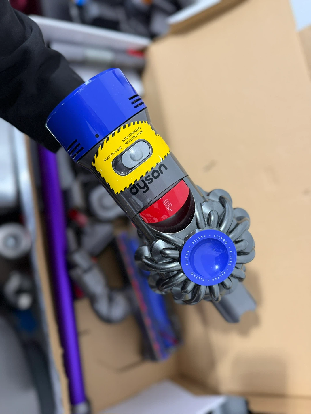 Dyson V8 Animal Extra Cordless Vacuum Cleaner - photo 3