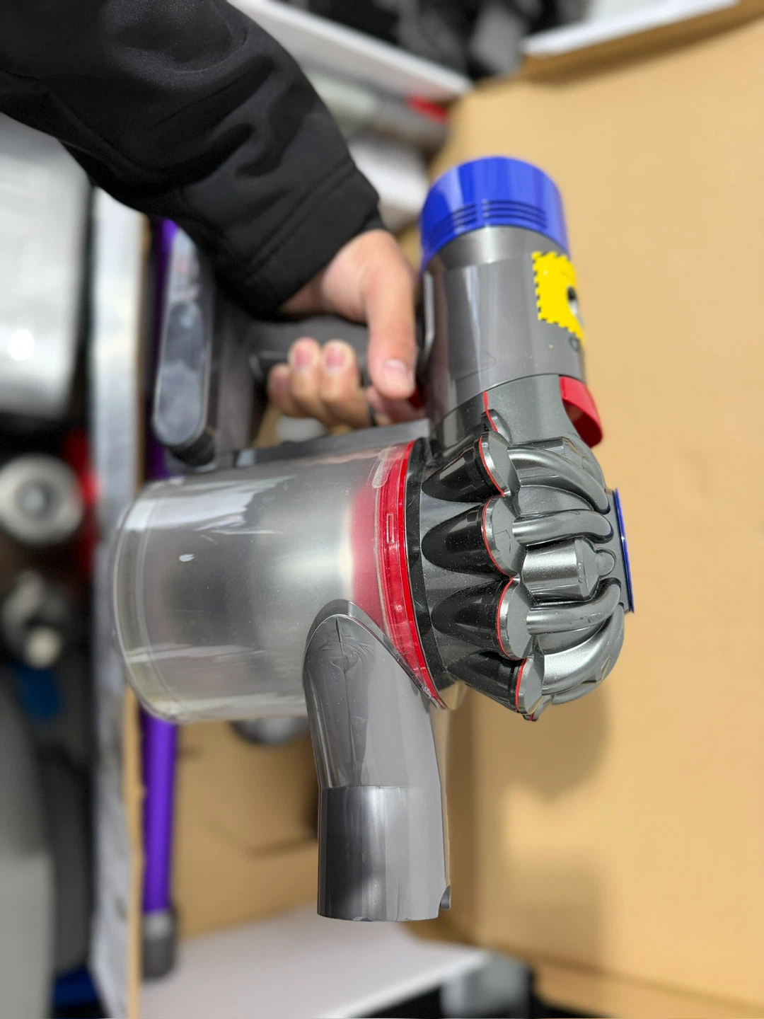 Dyson V8 Animal Extra Cordless Vacuum Cleaner - photo 4