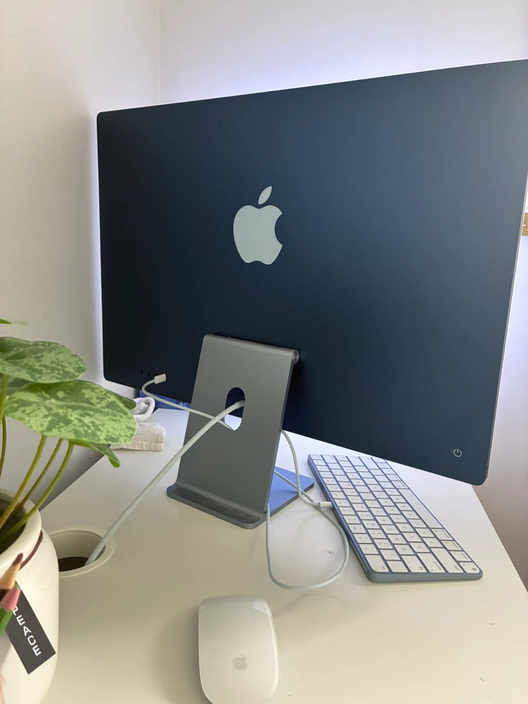 FOR SALE: Beautiful 24” iMac Excellent Condition!