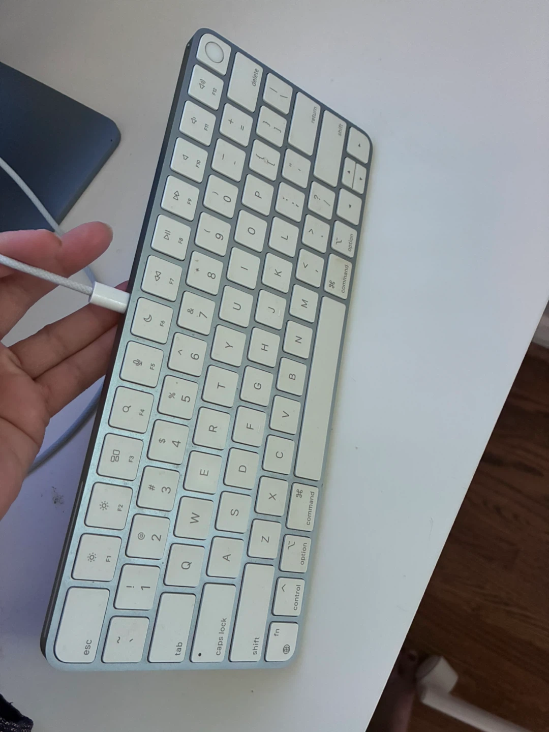 FOR SALE: Beautiful 24” iMac Excellent Condition! - photo 2