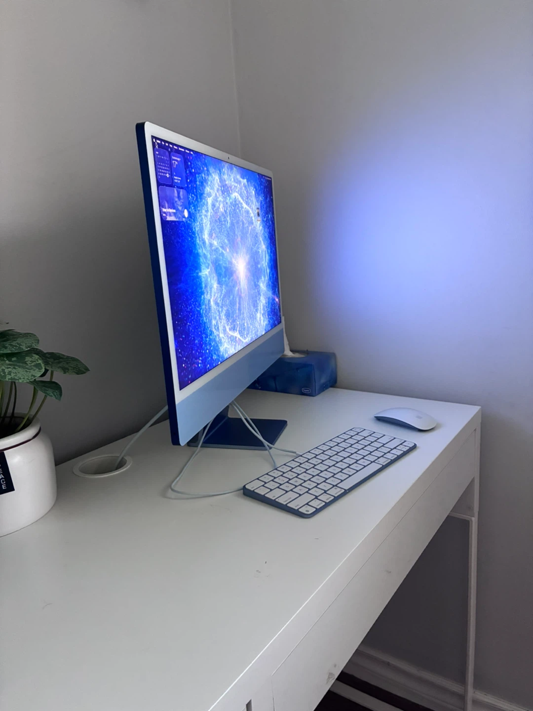 FOR SALE: Beautiful 24” iMac Excellent Condition! - photo 3