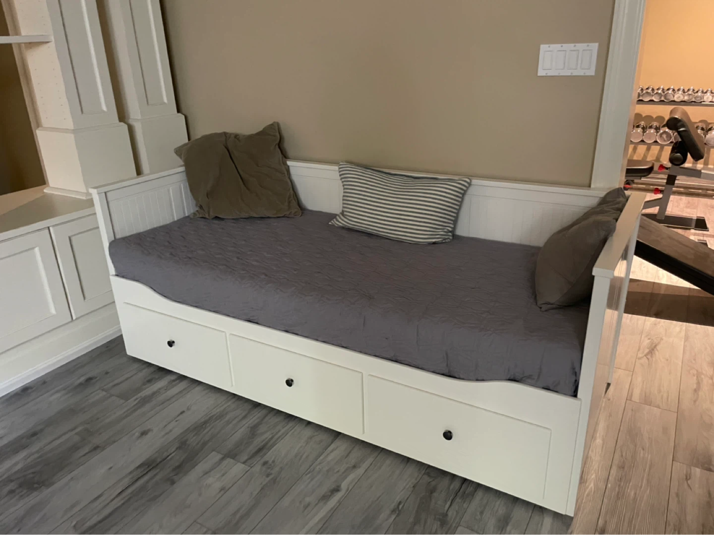 White Daybed with Storage Drawers