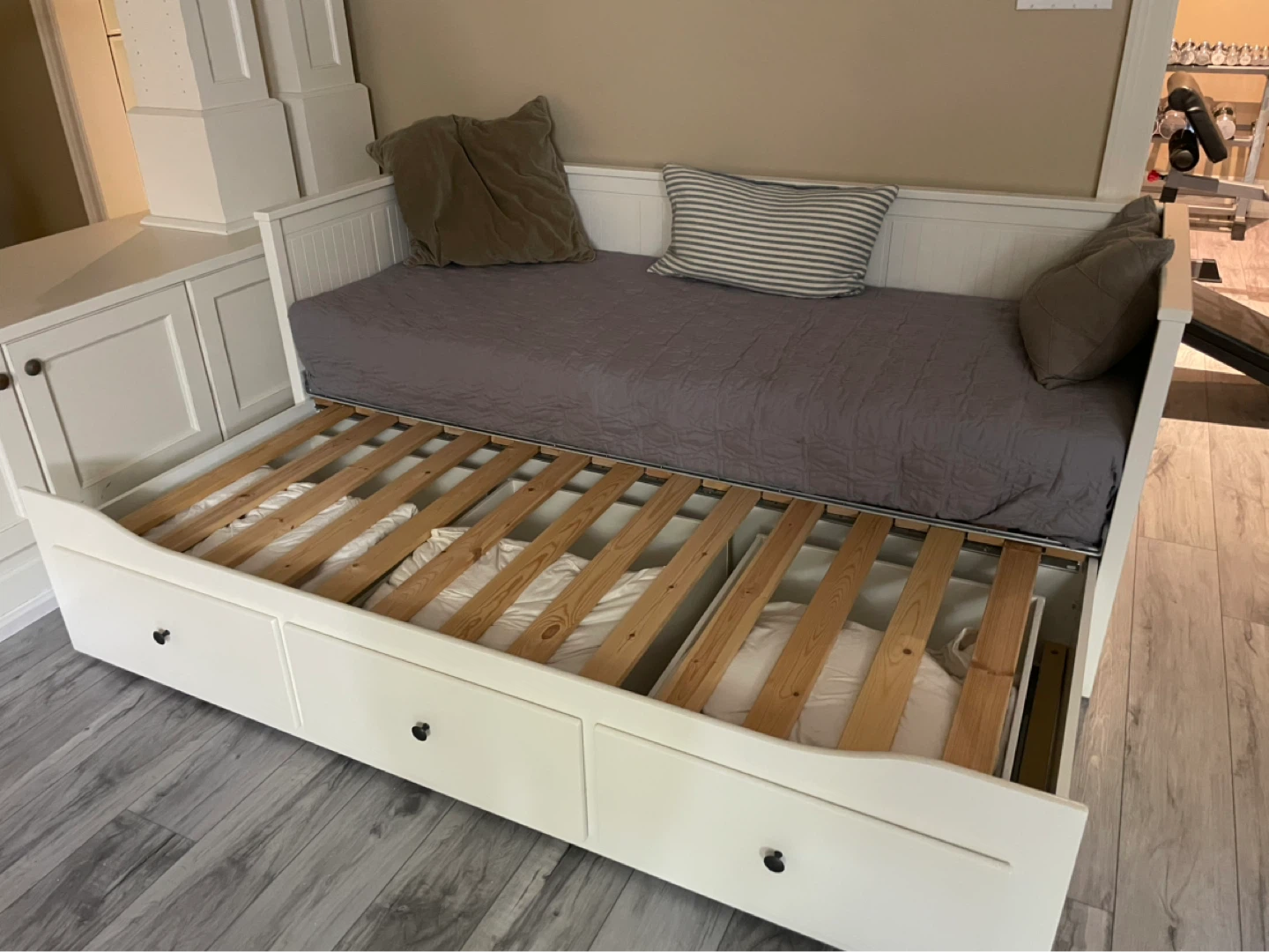 White Daybed with Storage Drawers - photo 2