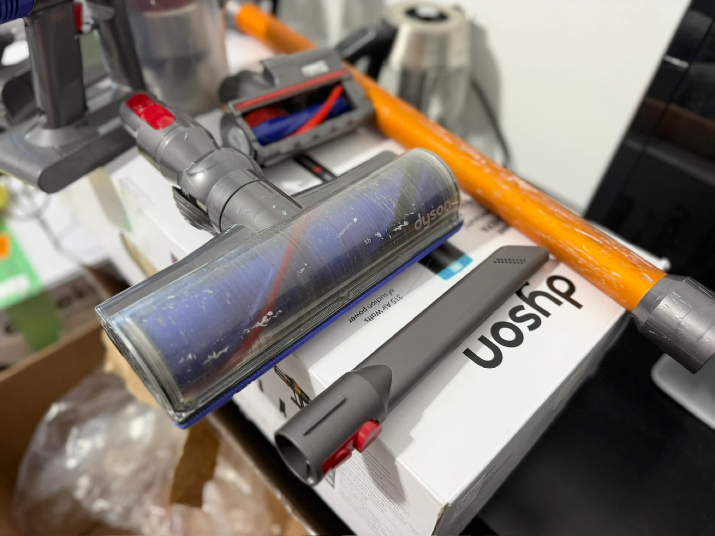 Dyson V8 Cordless Vacuum Cleaner - photo 2