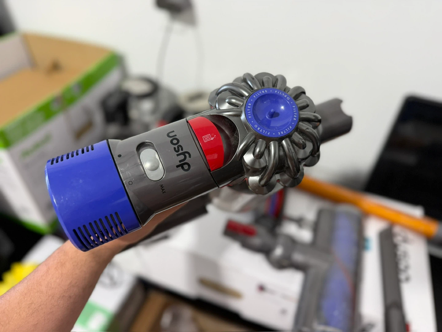 Dyson V8 Cordless Vacuum Cleaner - photo 3