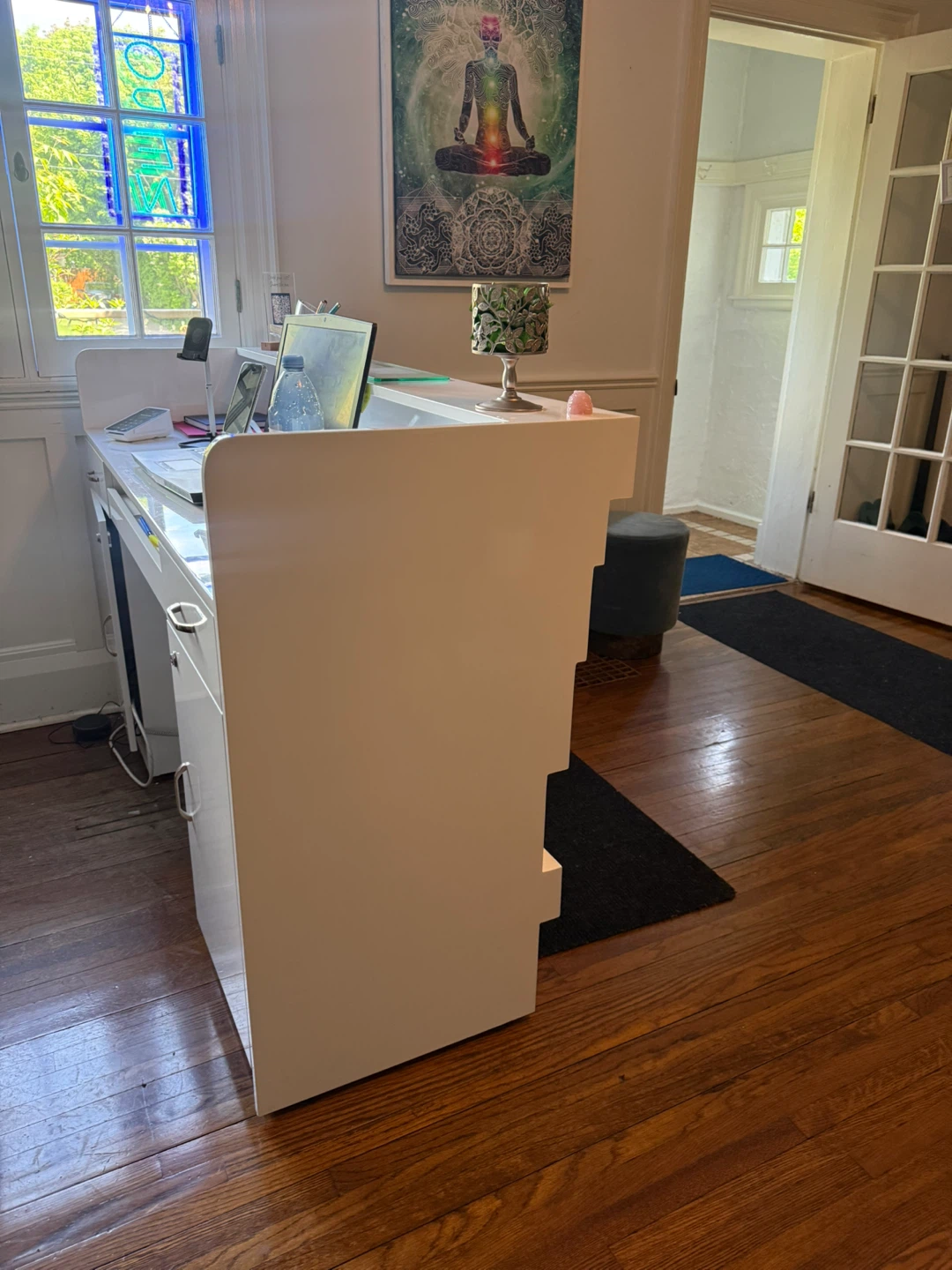 White reception desk with storage - photo 3