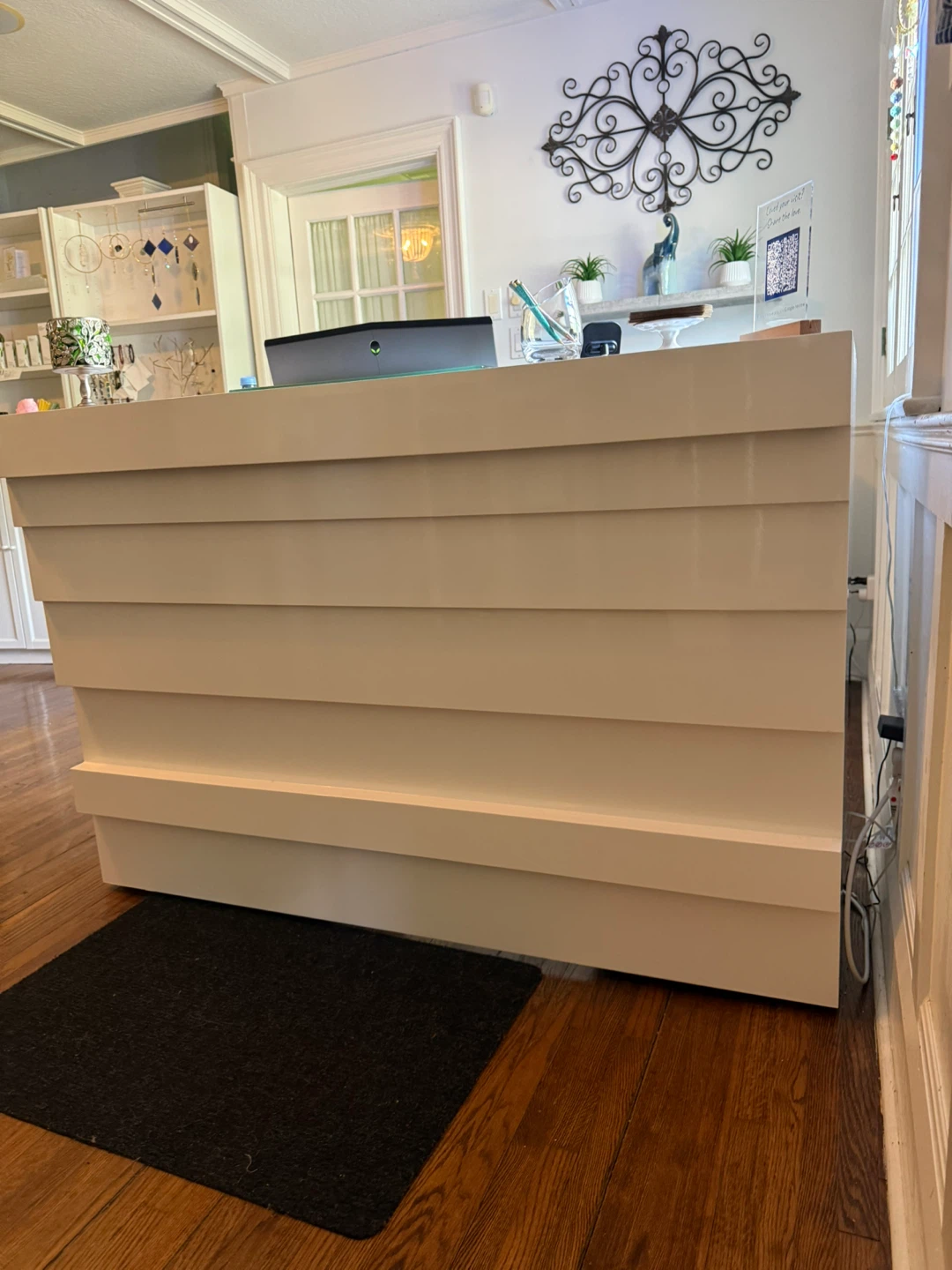White reception desk with storage - photo 2