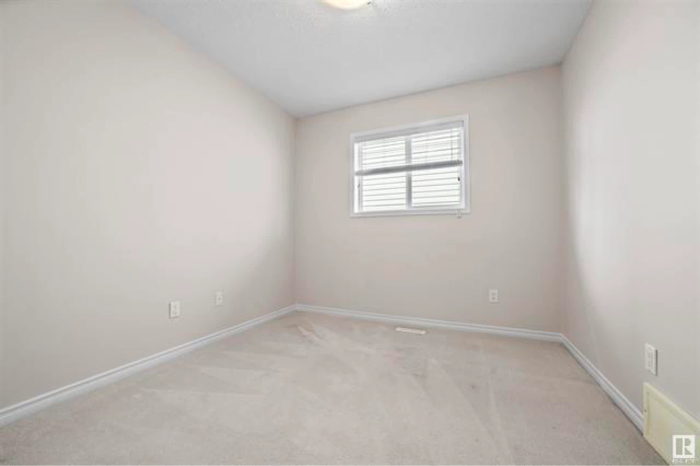 Empty House For rent - photo 2
