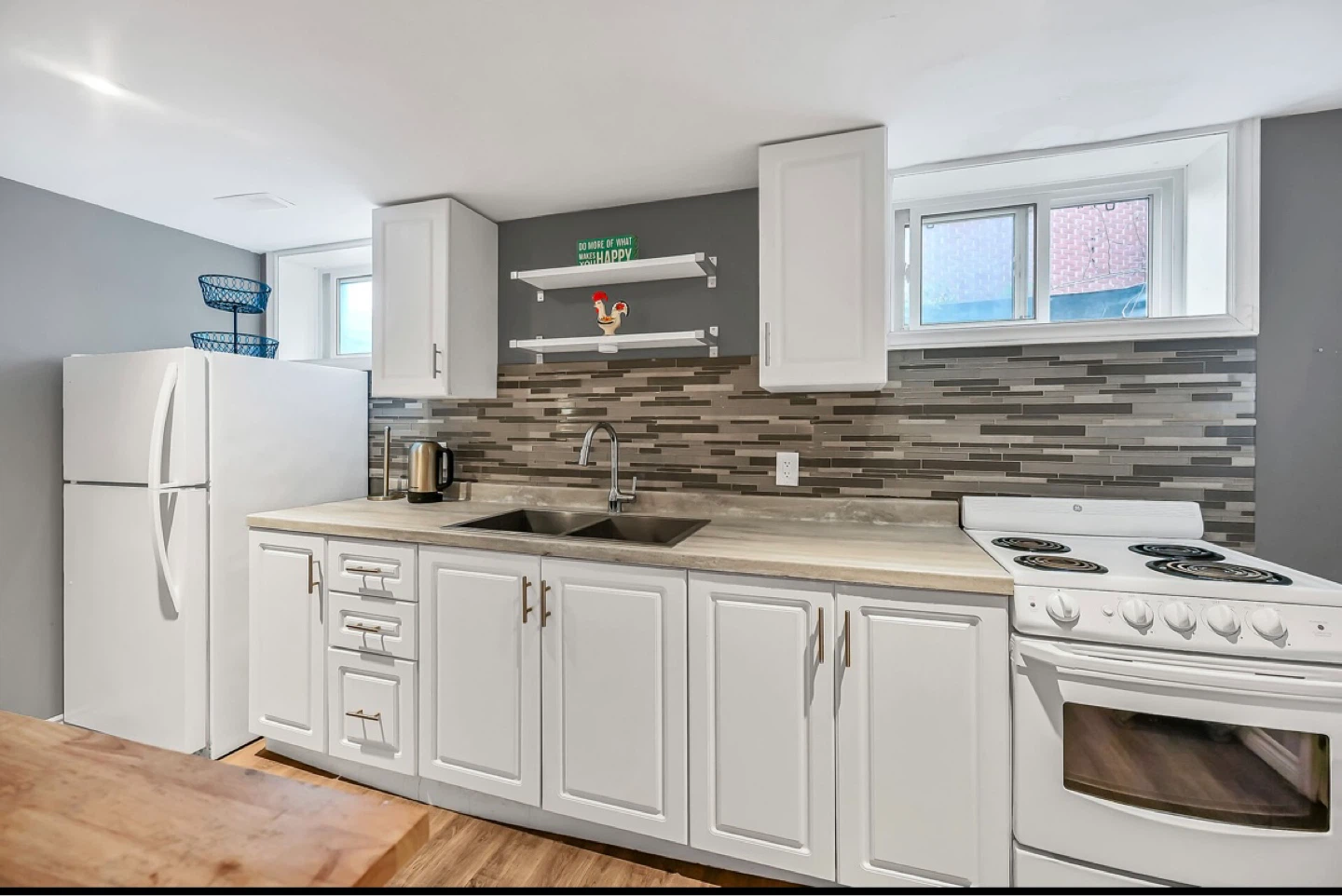 1 Bed + 1 Bath basement for rent - photo 5
