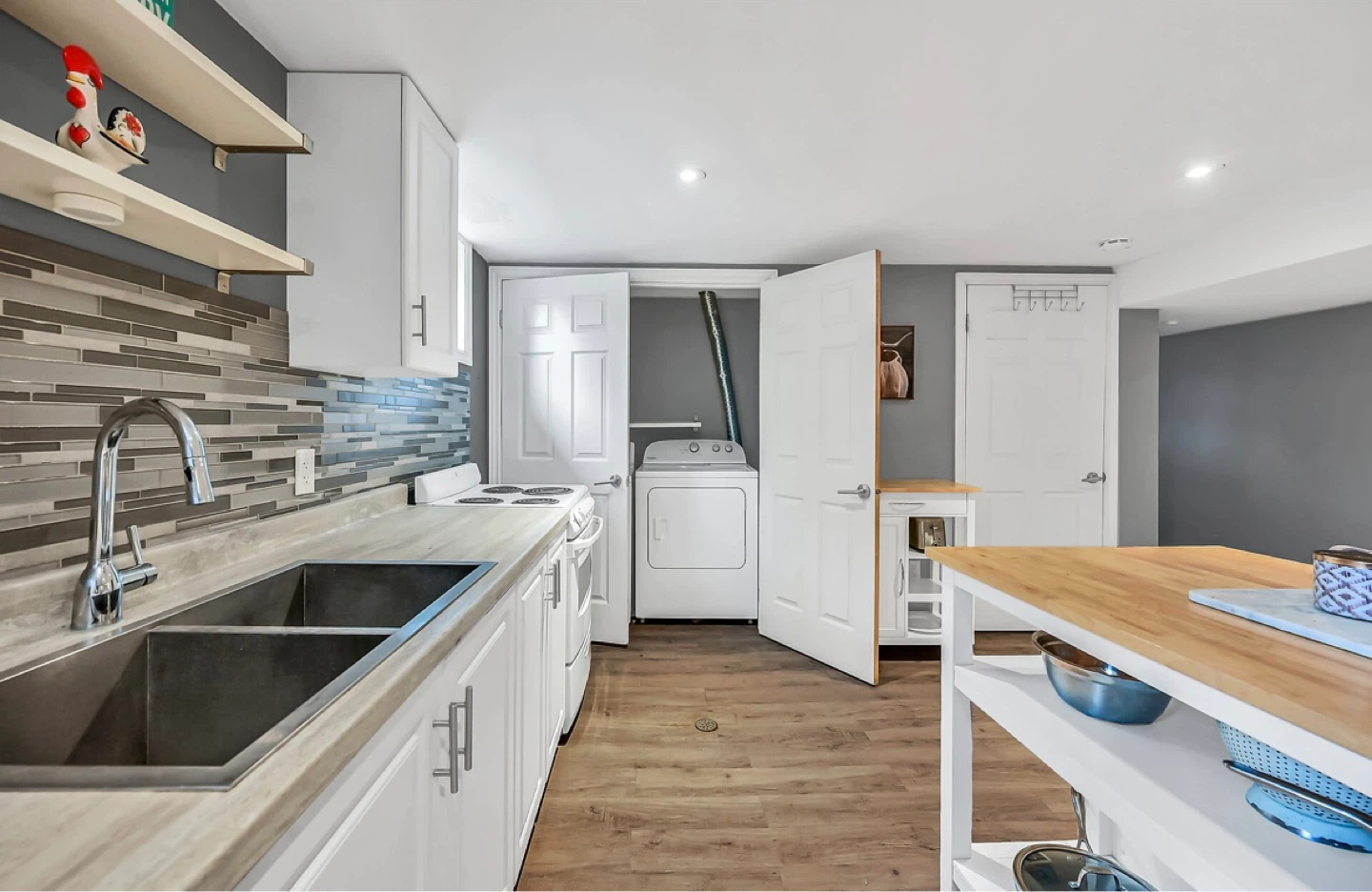 1 Bed + 1 Bath basement for rent - photo 4