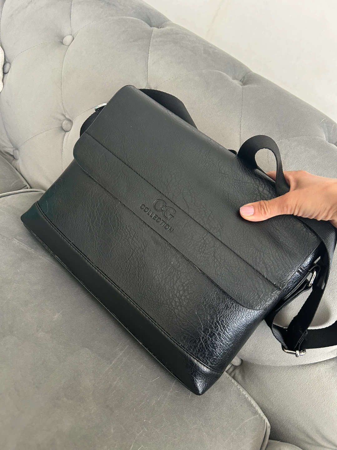 GG Collection Black Messenger Bag