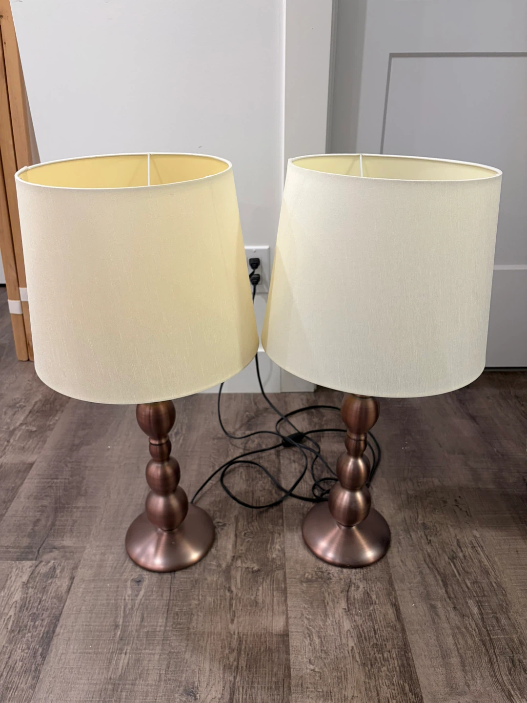 pair of table lamps - photo 2