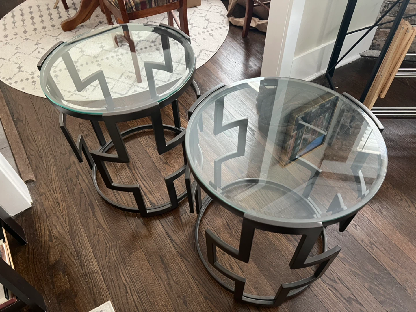 Set of two end tables, two table lamps, and one coffee table - photo 2