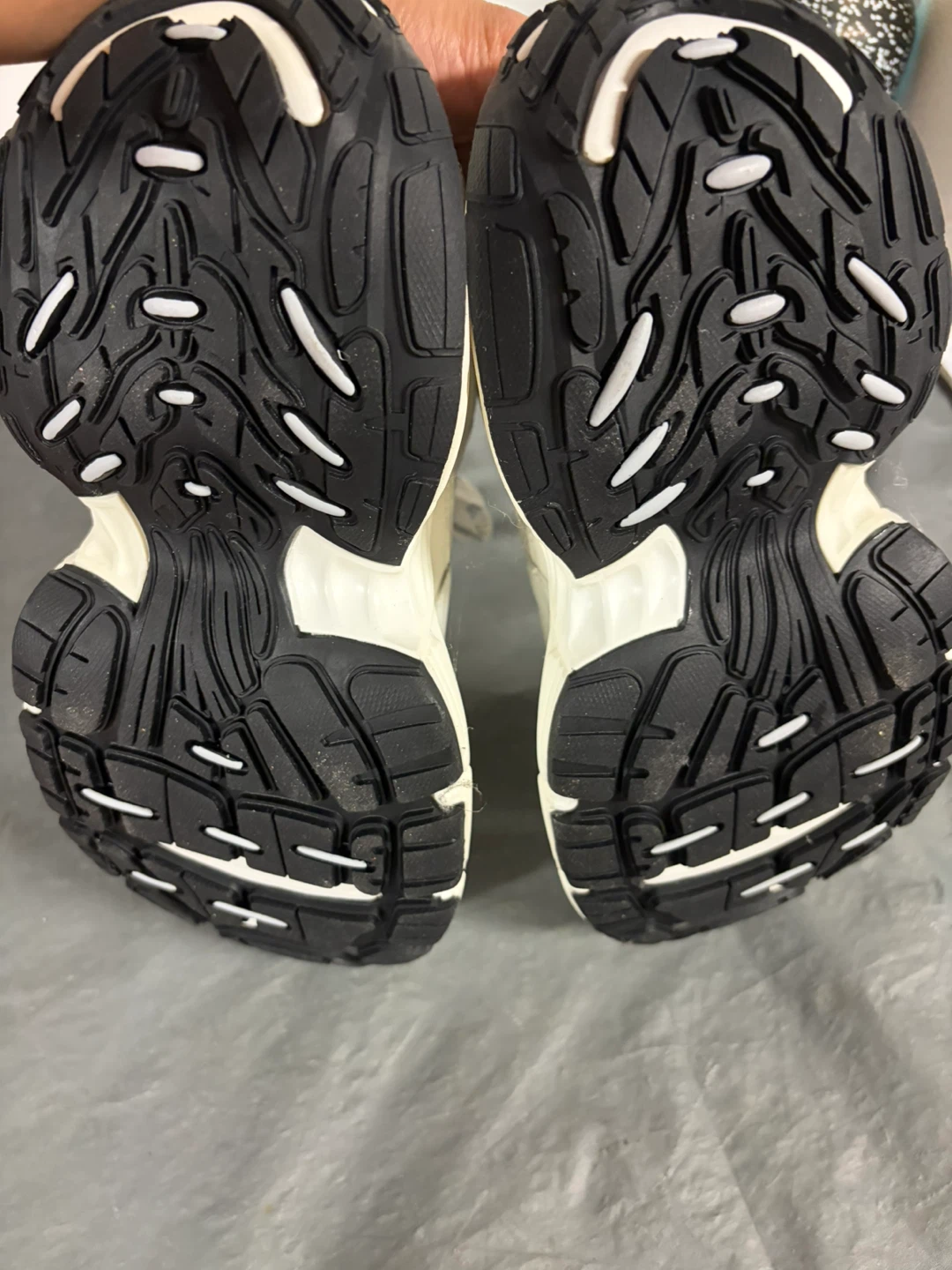 White & Grey Chunky Sole Running Shoes - photo 4