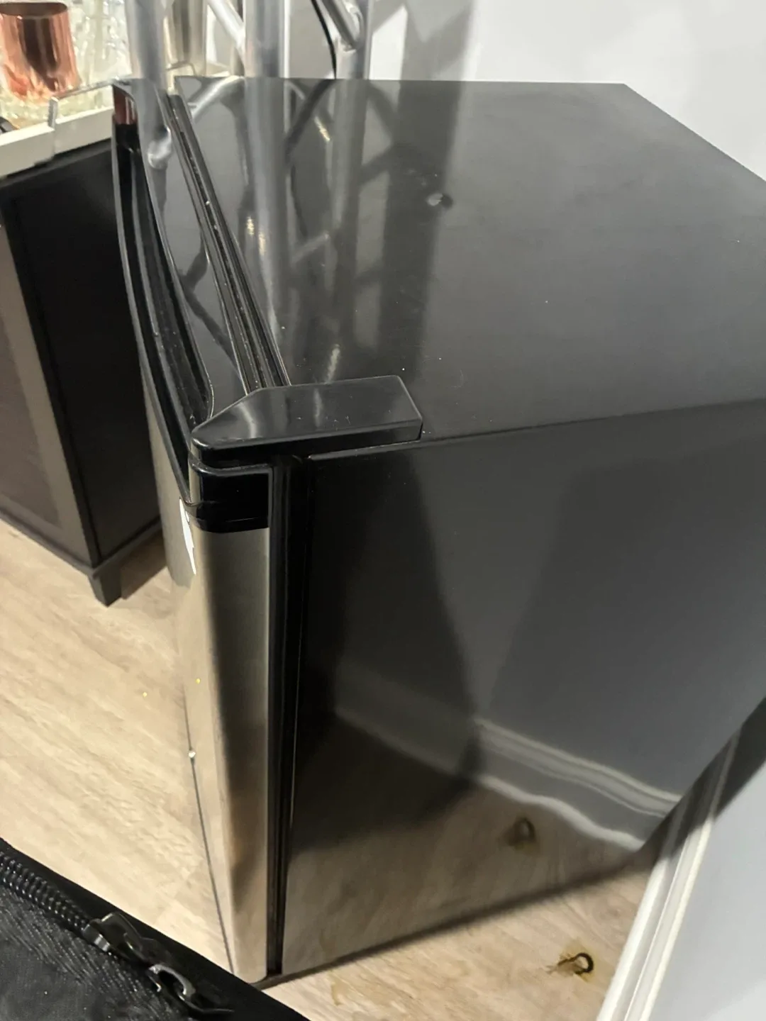 GE Mini Fridge - photo 4
