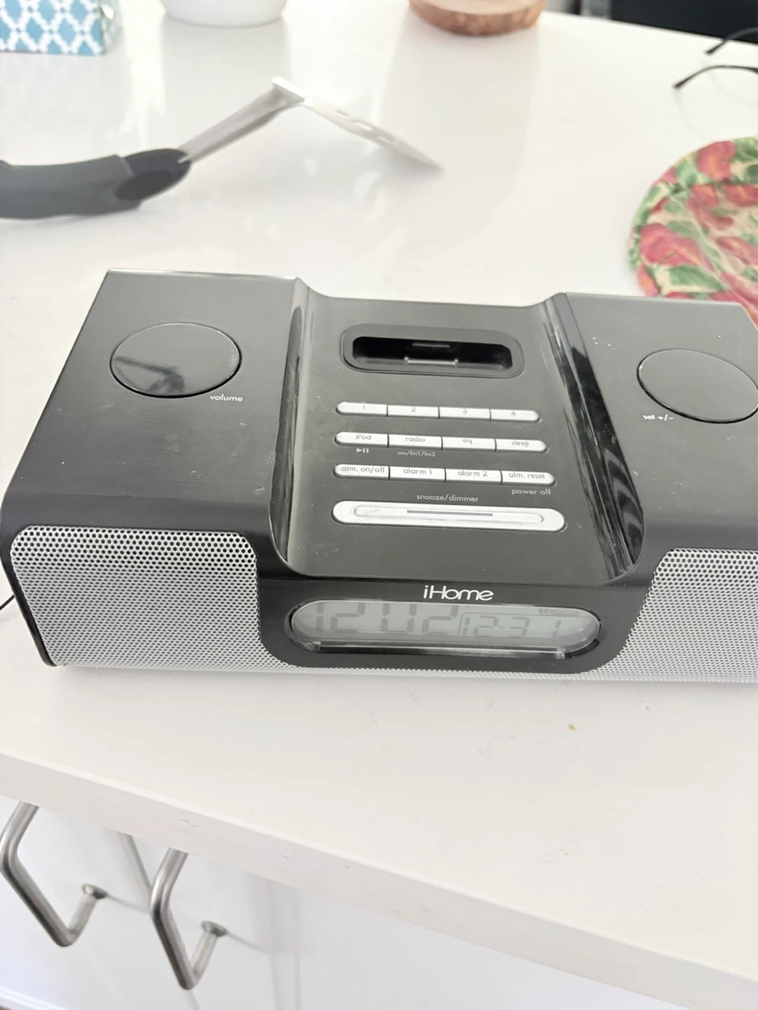 iHome IH8 Clock Radio Speaker with Docking Station - photo 2