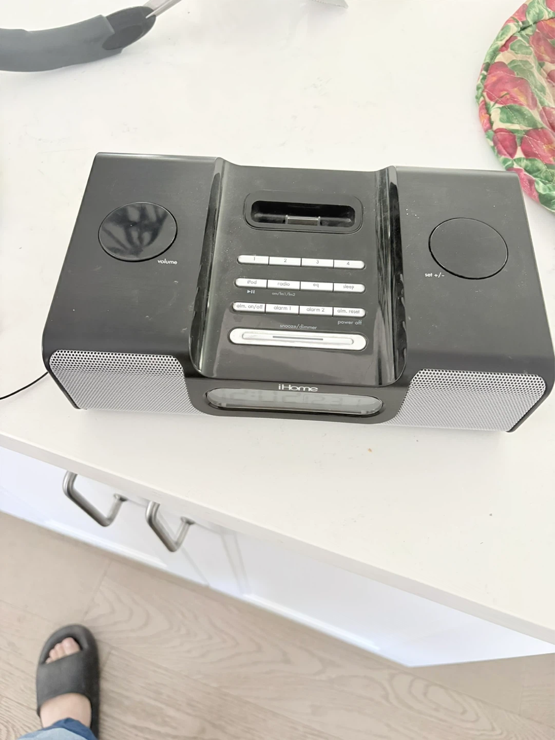 iHome IH8 Clock Radio Speaker with Docking Station - photo 3