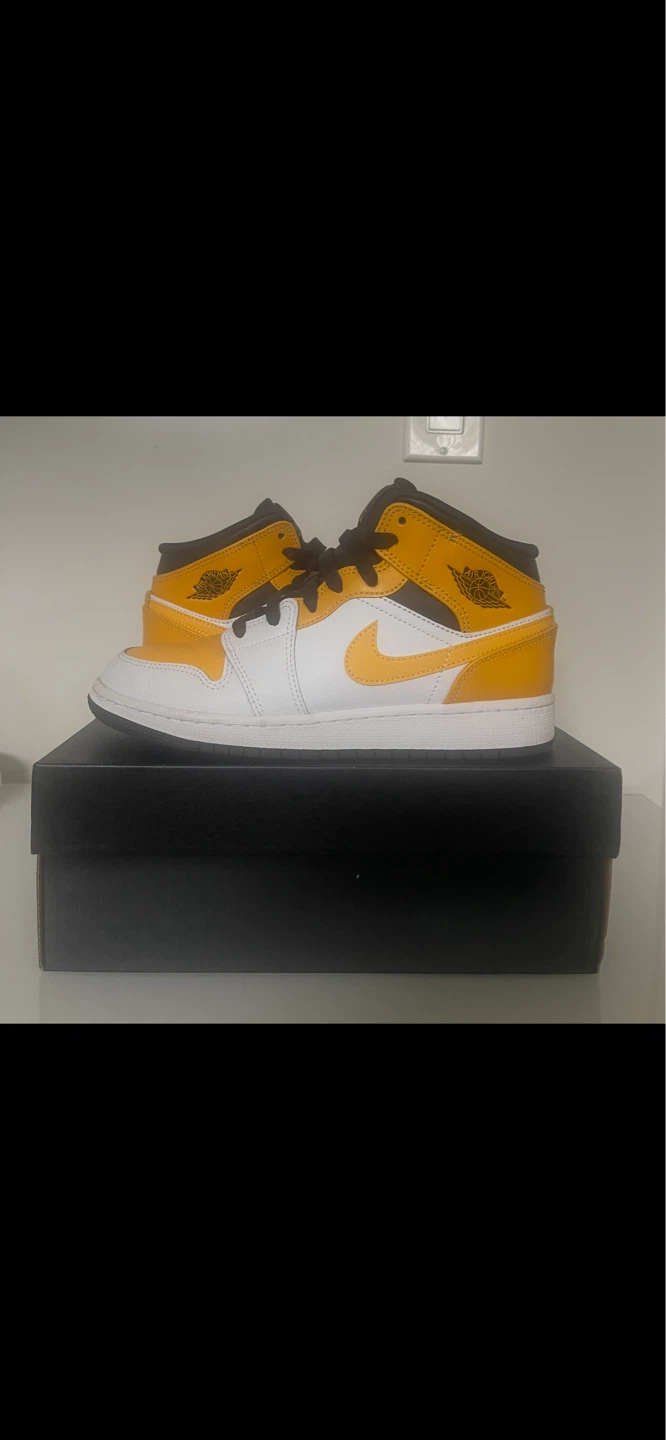 Air Jordan 1 Mid (GS) Yellow White Black Sneakers
